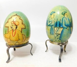 lot 27 image: Vintage Hand Painted Malevanki(Russian) Lacquer Wood Egg Intricately Decorated Scenes...