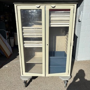 lot 17 image: WOW $$$$ Herman Miller for Healthcare 2-Door Supply Storage Display Cabinet with Pullout Drawers - In Great Condition Locking Mechanism Has Been Removed So Doors Do Not Stay Shut On Their Own