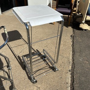 lot 21 image: Lot of 2 Stainless Steel Linen Clothes Laundry Hampers - One with Plastic Lid - In Good Condition