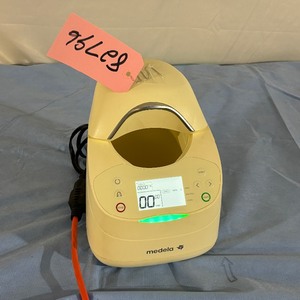 lot 46 image: Medela 87115 Hospital Grade Sterilizing Waterless Milk Warmer - In Excellent Working Condition