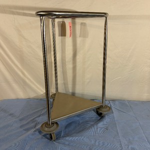 lot 49 image: Pedigo Stainless Steel Triangular Linen Clothes Laundry Hamper - In Great Condition