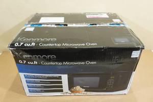 lot 3 image: Kenmore .7cu ft Countertop Microwave Oven