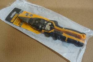 lot 18 image: DeWalt Center Aviation Snips