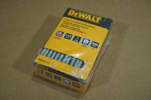 lot 20 image: DeWalt 18 Gauge 14 Narrow Crown Staples -2500QTY