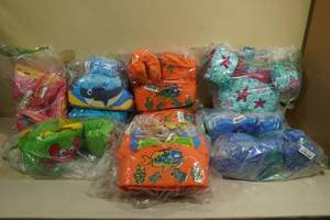 lot 23 image: 10 Body Glove Paddle Pals Kids Life Vests