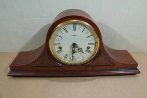 lot 51 image: Howard Miller Bellingham 3 Chime Mantel Clock with Key