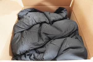 lot 129 image: King Comforter with 2 Pillow Cases -Black