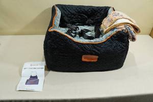 lot 146 image: Alfatok Orthopedic Dog Car Seat with Blanket