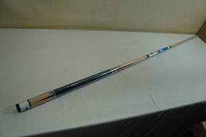 lot 202 image: 57 2-Piece Canadian Maple Billiard Cue