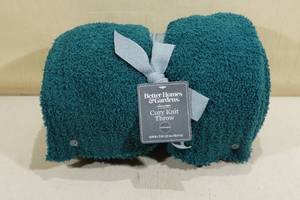 lot 224 image: Cozy Knit Throw 50x72
