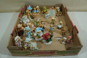 lot 244 image: Assorted Cherished Teddy Figures -Wizard of OZ, Christmas, Motorcycle