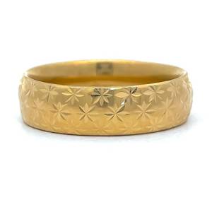 Diamond-Cut Starburst Tapered Edge Band in 14k Yellow Gold