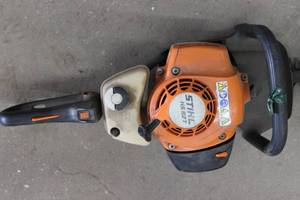 STIHL HS 82 T, Heavy Duty Commercial Gas 24 Inch Hedge Trimmer, In Working Condition