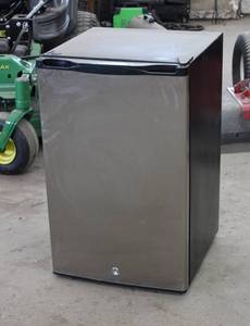 Summerset 21 Inch Compact Refrigerator , New Never Used