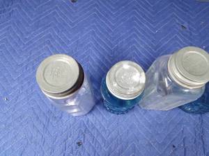lot 14 image: 6 Vintage jars with metal lids