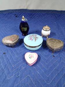 lot 44 image: 4 trinket boxes and 2 perfume bottles