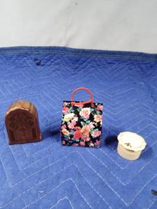 lot 45 image: 2 musical miniatures and 1 vintage ring box