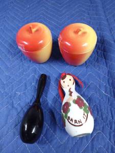 lot 49 image: 2 Apple jars and 2 darning eggs