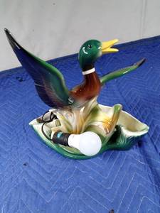 lot 50 image: 1954-1956 Lane & Co. duck planter lamp #341