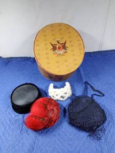 lot 54 image: Vintage hat box and 4 vintage hats