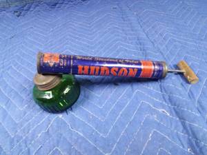 lot 59 image: Vintage Hudson plant duster with green glass