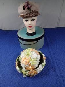 lot 61 image: Vintage hat box and 2 vintage hats