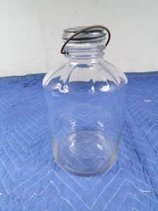 lot 70 image: Lg vintage Duraglass jar with metal lid and handle