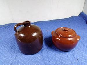 lot 72 image: USA bakeware bean pot and brown jug.