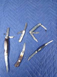 lot 81 image: 5 Pocket knivrs