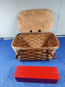 lot 86 image: Basketville Putney picnic basket with container