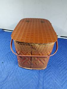 lot 89 image: Redmon Perv, Indiana picnic basket with shelf insert