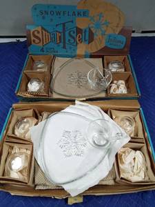 lot 90 image: 2 Snack sets in original box