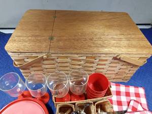 lot 91 image: Peterboro picnic basket with table cloth, cloth napkins and dishes