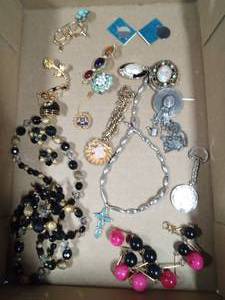 lot 103 image: Box of jewelry with sterling silver pcs and 10K VFW auxiliary pin