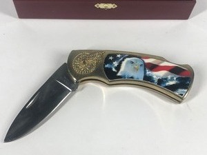 lot 234 image: Knife With Eagle & American Flag pictured on It - Also Comes with Box for Storage