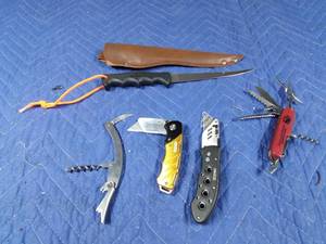 lot 163 image: Fillet knife with sheath and 4 utility knives