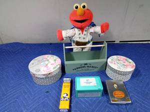 lot 172 image: Lot of collectables
