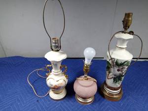 lot 175 image: 3 Vintage lamps