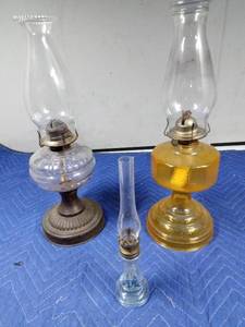 lot 180 image: 3 Vintage oil lamps