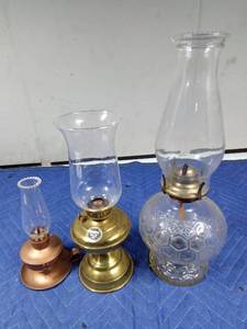 lot 181 image: 3 Vintage oil lamps