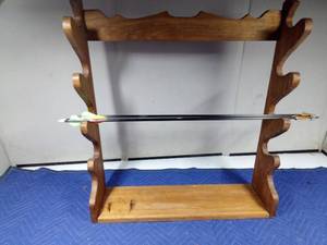 lot 194 image: Wall mount gun rack and arrows