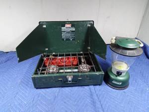 lot 371 image: Coleman table top grill and Coleman lantern