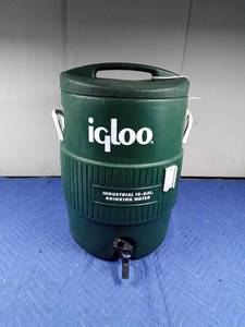 lot 373 image: Industrial water cooler
