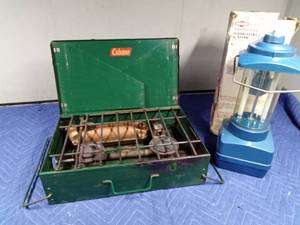 lot 374 image: Coleman tabletop grill and Rayovac lantern in box