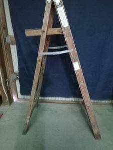 lot 378 image: Wood ladder
