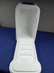 lot 388 image: Igloo cooler on wheels