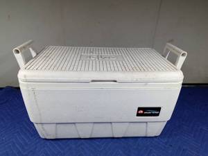 lot 392 image: Igloo cooler