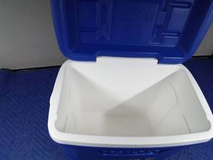 lot 396 image: New Igloo cooler