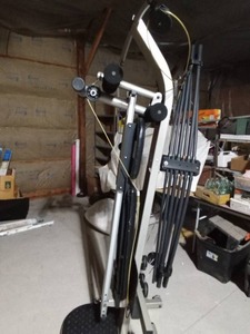 lot 8 image: Bow Flex exerciser