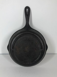 lot 274 image: 8 Cast Iron Skillet